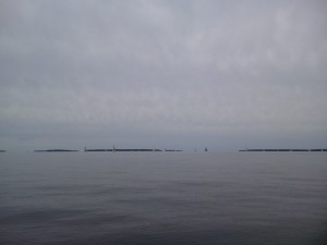 Mötte en regatta på Sööfjorn på hemvägen. Vackert väder med svaga vindar.