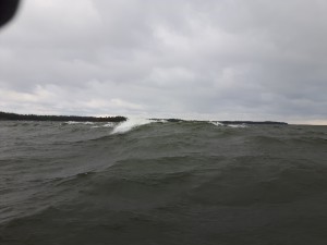 Nordlig vind och höga vågor.